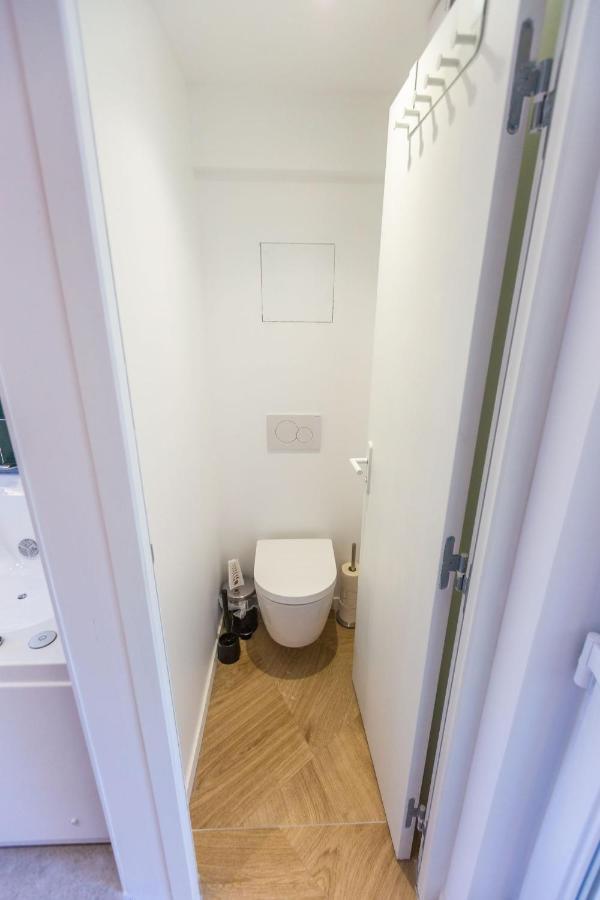 Love Room Du Mont D'Or - Baignoire Spa - Minibar Offert Marseille Exterior photo