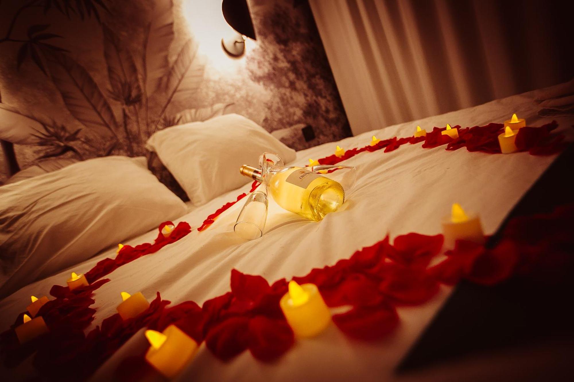 Love Room Du Mont D'Or - Baignoire Spa - Minibar Offert Marseille Exterior photo