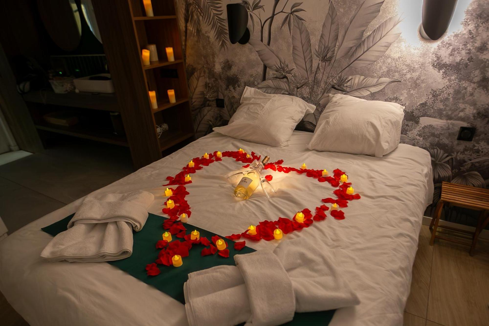 Love Room Du Mont D'Or - Baignoire Spa - Minibar Offert Marseille Exterior photo